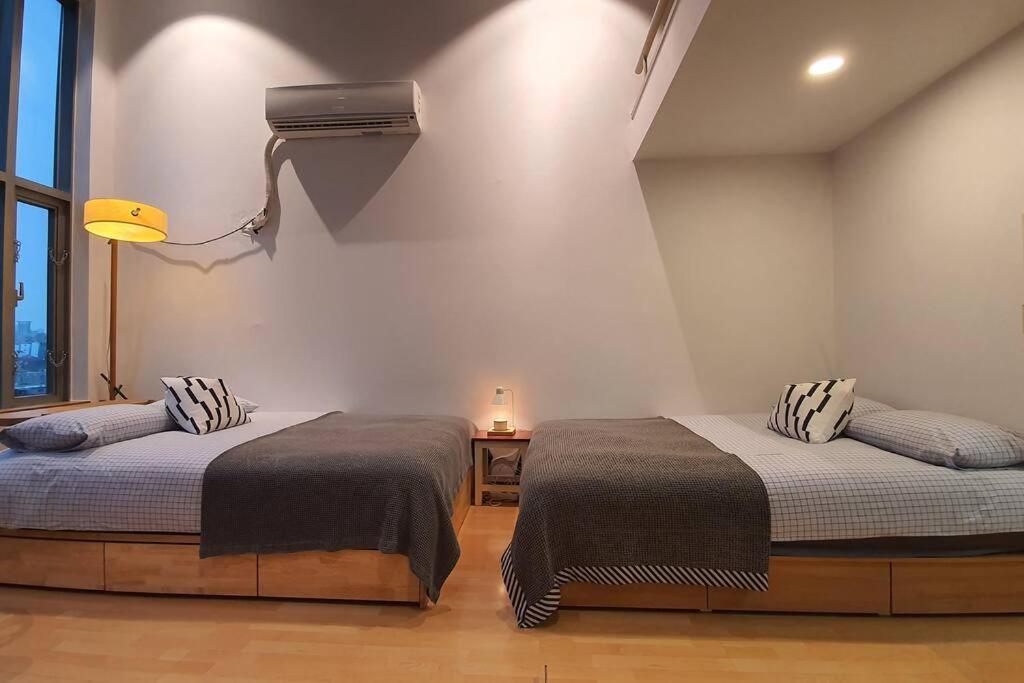 Hongdae Studio Duplex #6 Cozy Netflix Seoul