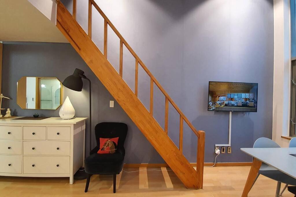 Hongdae Studio Duplex #6 Cozy Netflix *