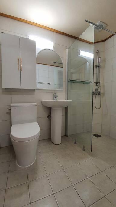 Hongdae Studio Duplex #6 Cozy Netflix * Seoul