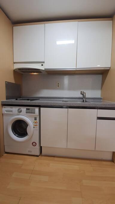 Hongdae Studio Duplex #6 Cozy Netflix Apartment *